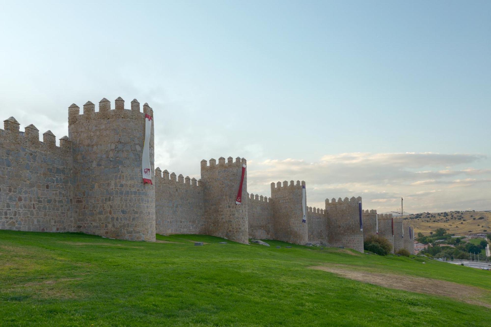 Balcony View To Avila'S Alcazar Buitenkant foto