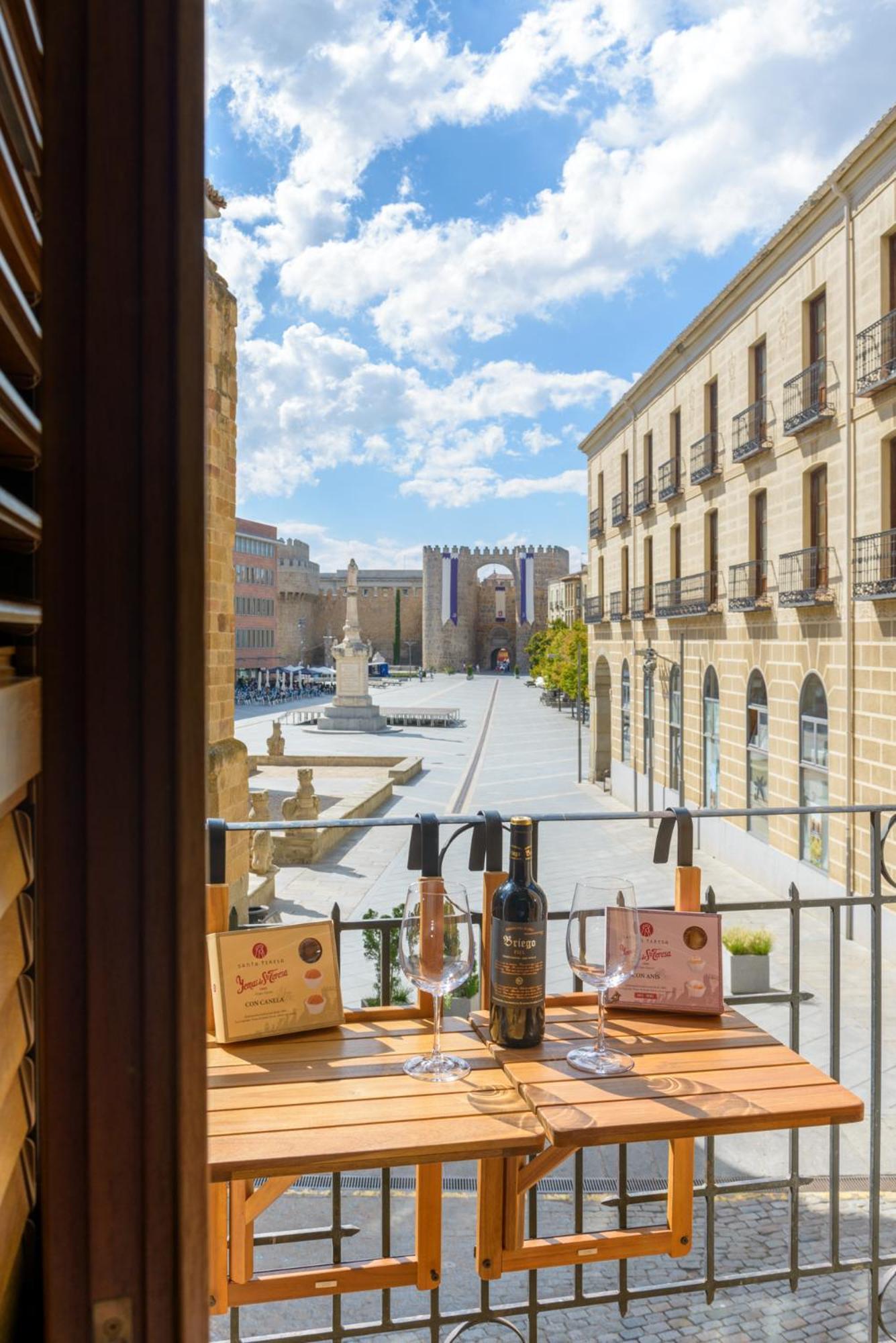 Balcony View To Avila'S Alcazar Buitenkant foto
