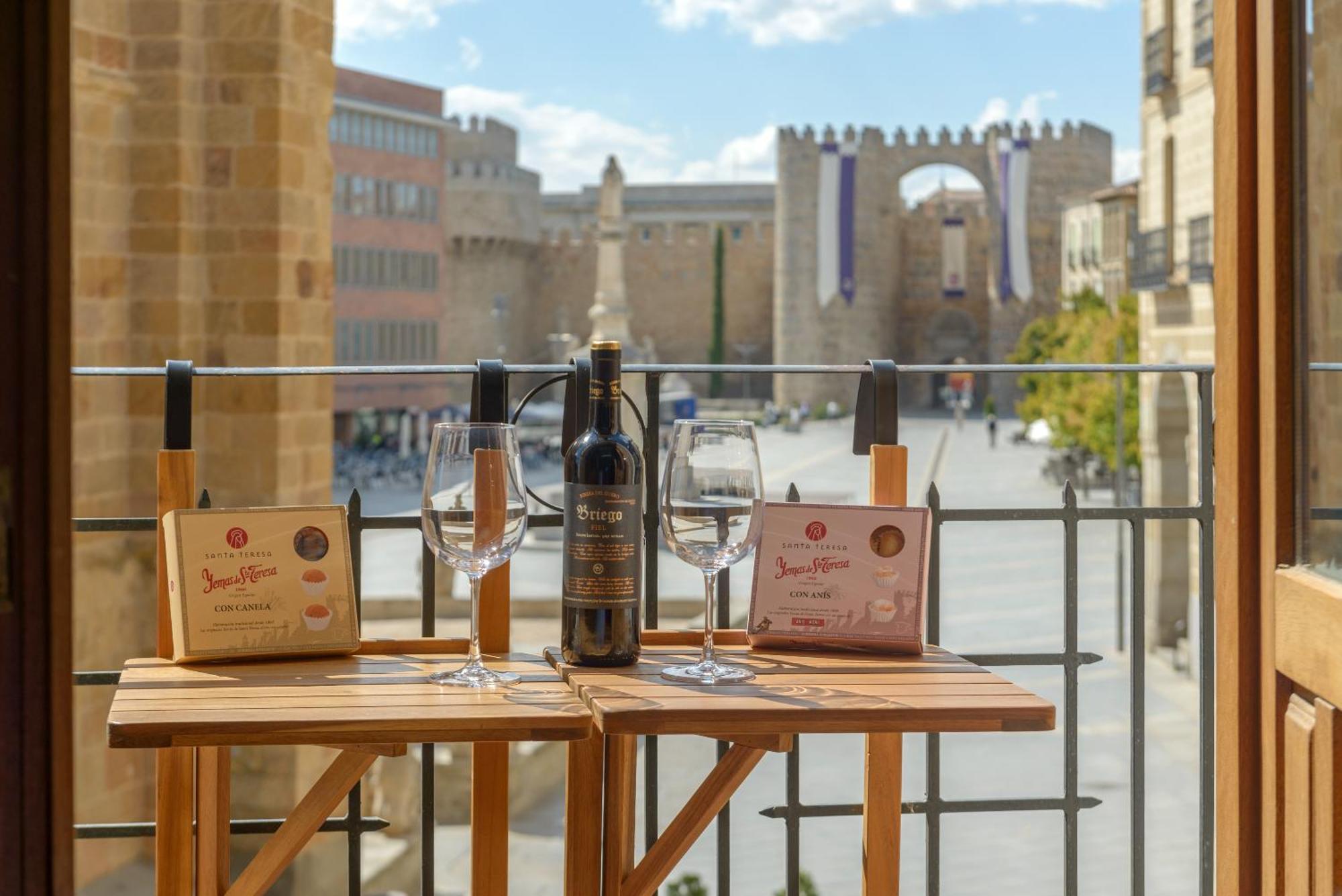 Balcony View To Avila'S Alcazar Buitenkant foto